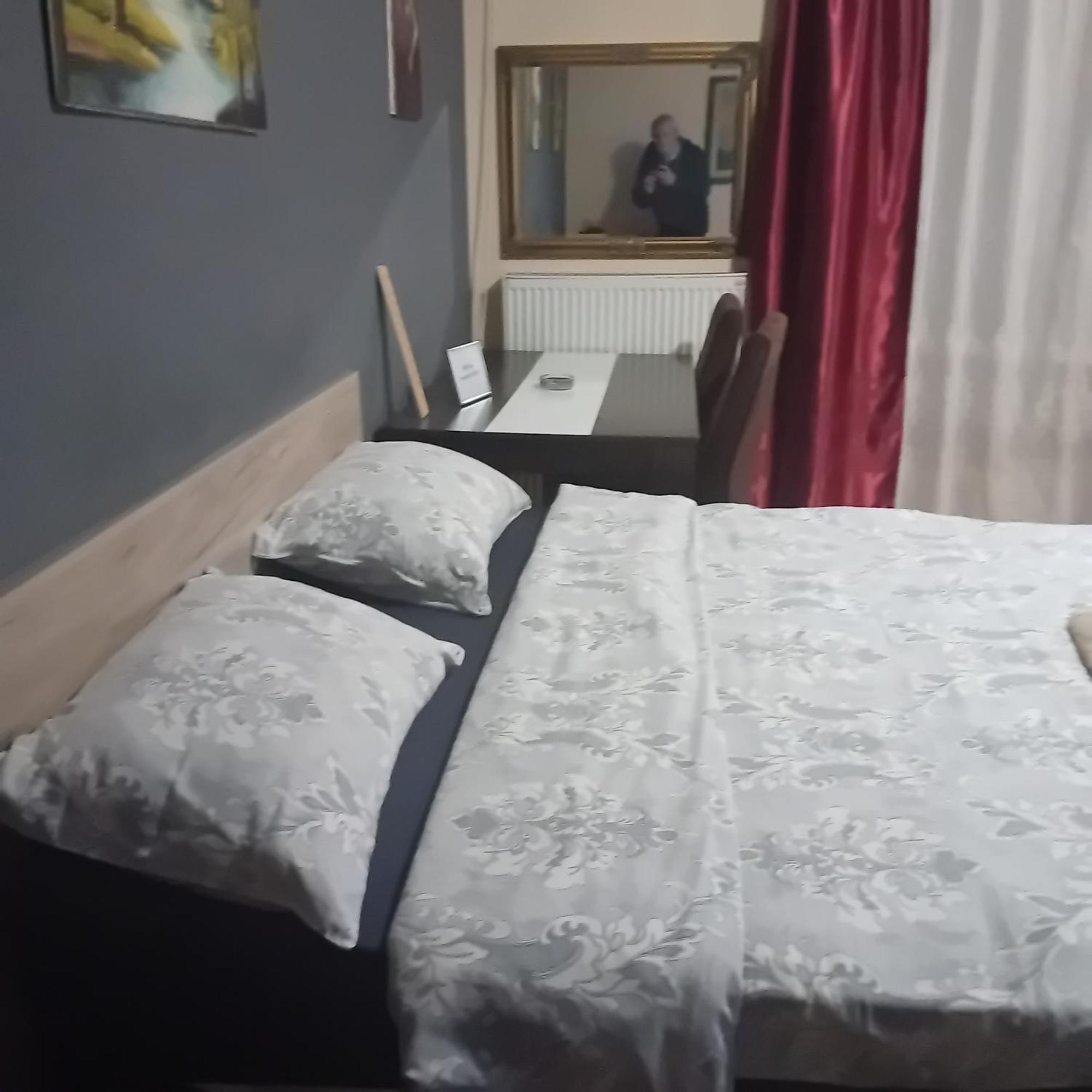 Apartment Viktor 2 Stan Na Dan Šabac エクステリア 写真